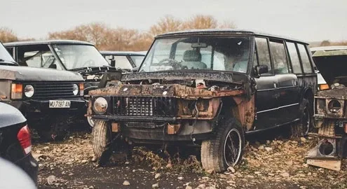 Огромное кладбище внедорожников Range Rover показали на фото