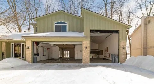 The network showed an unusual house-garage for UAH 11 million