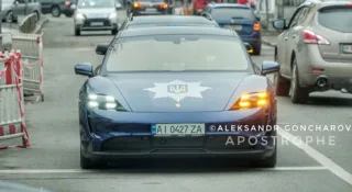 В Украине заметили полицейский электромобиль Porsche (видео)