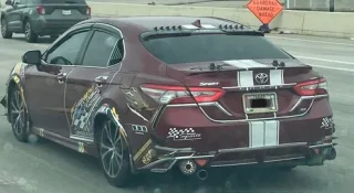 Нову Toyota Camry піддали найбезглуздішому тюнінгу (фото)