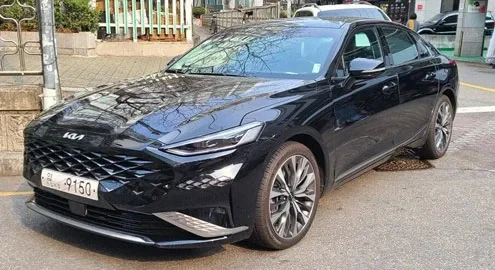 Конкурента BMW 5 от Kia с заводским ГБО показали на живых фото