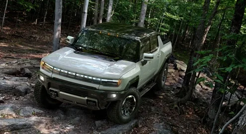 Первый электромобиль Hummer ушел с молотка по цене гиперкара Bugatti