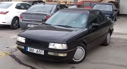 В Эстонии обнаружили культовую Audi 80 B3 с секретом под капотом (видео)