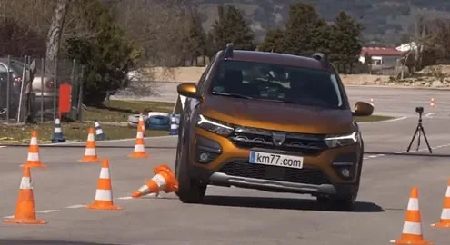 Новий Sandero перевірили на лосиному тесті (відео)