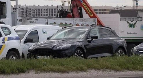В Украине повредили в аварии роскошный кроссовер Aston Martin DBX