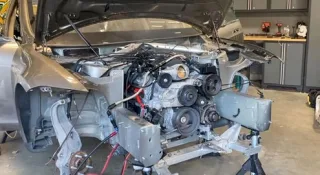 Запуск Tesla Model S з бензиновим V8 показали на відео