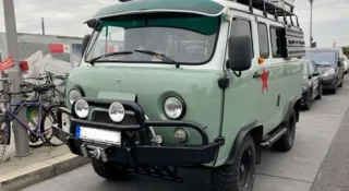 В Европе УАЗ Буханку выставили на продажу по цене нового Прадо