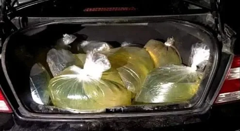 В США дефицитный бензин разливали по мусорным пакетам (фото)