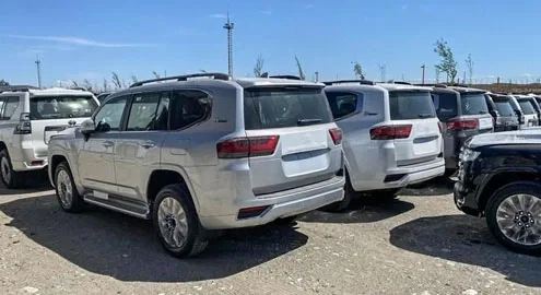 Нові Toyota Land Cruiser 300 почали розвозити по країнах (фото)