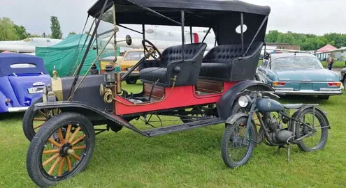 In Ukraine, the engine of a 109-year-old car was started (video)