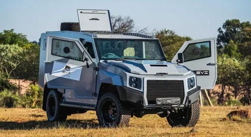 Toyota Land Cruiser превратили в 8-местный броневик (фото)