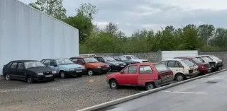 В інтернеті показали закинутий автосалон із десятками Lada у Франції