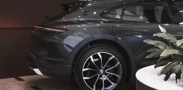 В Україні надійшов у продаж перший електрокросовер Porsche