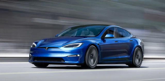 Самый крутой и самый дорогой электрокар Tesla оказался быстрее Bugatti