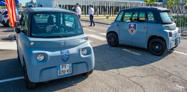 Армия приняла на вооружение самый маленький автомобиль в мире