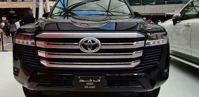 З'явилися фото найдешевшого Toyota Land Cruiser 300
