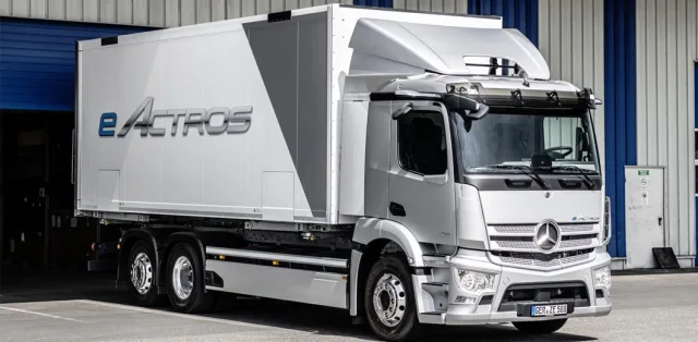 Электрический грузовик Mercedes eActros получил сразу четыре батареи