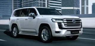 Партію нових Toyota Land Cruiser 300 знищили під час перевезення (відео)