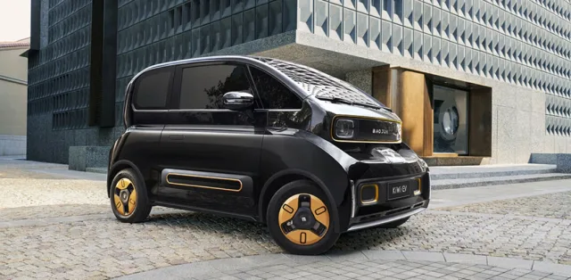 General Motors показали недорогой электрокар по цене Логана