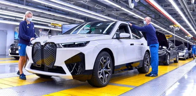 Горячо ожидаемый в Украине электрокроссовер BMW iX отправился в производство