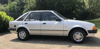 Старий 40-річний Ford Escort пішов з молотка за ціною нового BMW X5