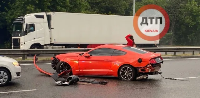 В Украине с разницей в пару месяцев разбили два арендованных Ford Mustang (фото)