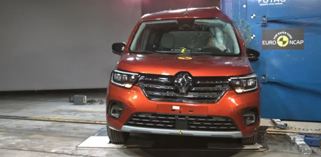 Новый Renault Kangoo 2022 оказался в два раза безопаснее Logan и Sandero