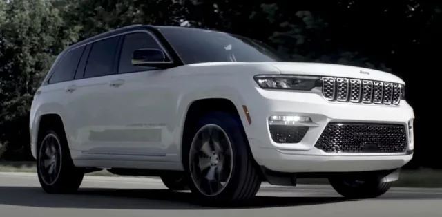 Новый Jeep Grand Cherokee 2022 рассекретили на официальных фото