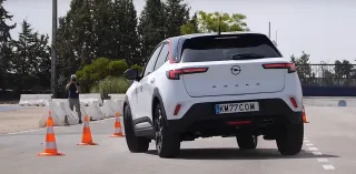 Новый кроссовер Opel впечатлил на лосином тесте (видео)