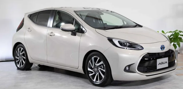 Представлений найдешевший гібрид Toyota за ціною Дастера