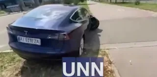 В Киеве ребенок за рулем Tesla устроил ДТП (видео)