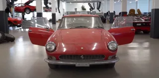 Найрідкісніший суперкар Ferrari майже півстоліття простояв закинутим у гаражі