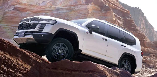 Extreme Toyota Land Cruiser 300 presented for Ukrainian roads