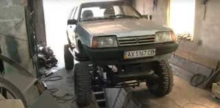 A Ukrainian turned a VAZ-2109 into an impressive SUV