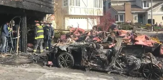 Self-ignited Tesla destroyed a garage and another Tesla (photo)