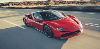 Ferrari за $1,5 млн уронили с автовоза во время доставки покупателю (видео)