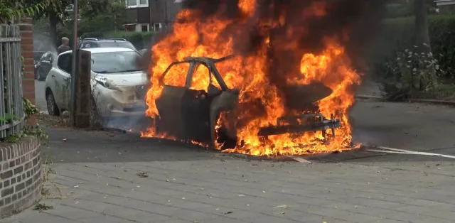 New Volkswagen ID.3 electric car self-destructed immediately after charging (video)