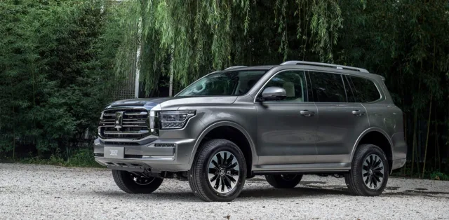 Toyota Land Cruiser 300 has a Chinese counterpart called Tank (photo)