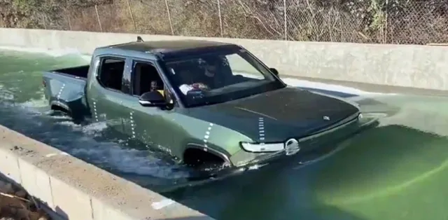 Главного соперника Tesla Cybertruck испытали в глубоком водном канале (видео)