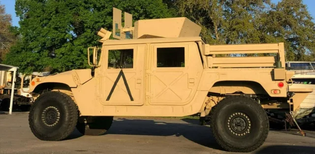 США оставили в Афганистане десятки тысяч автомобилей Ford и Hummer