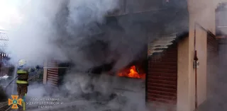 Tesla electric car burned down a house in Dnipro while charging (video)