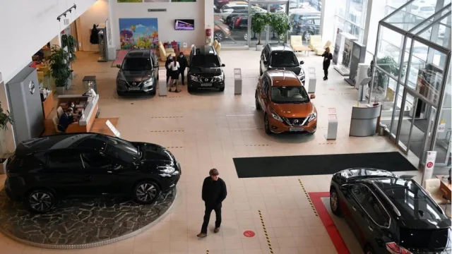 Which car brands are not planning to leave Russia
