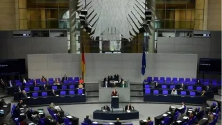 German Bundestag approved providing heavy weapons to Ukraine