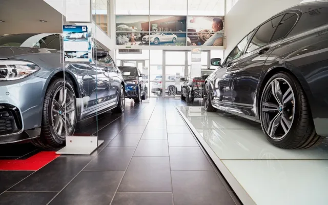 Продажи новых автомобилей в России упали на 83,5%
