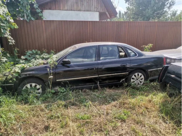В Украине нашли брошенным редкий автомобиль из Австралии