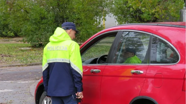 В Латвии начали конфисковывать авто с российскими номерами