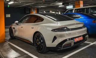 На наших просторах появился конкурент Porsche Taycan от Xiaomi