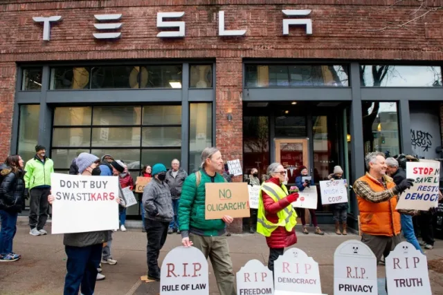 Tesla в эпицентре скандала: почему Маск, Трамп и Украина снова в заголовках