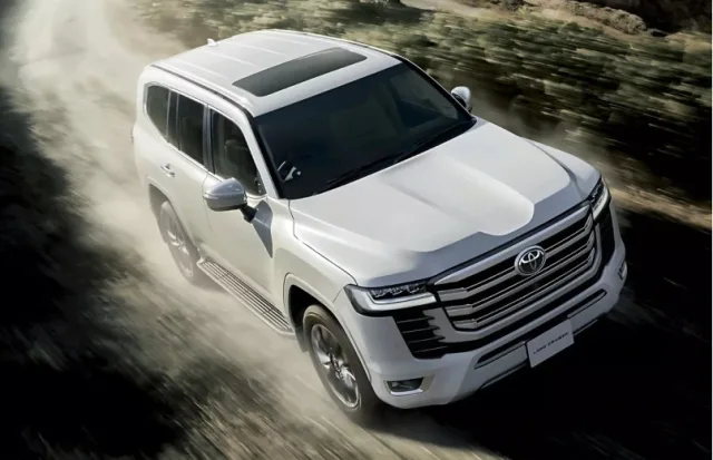 Toyota Land Cruiser 300 received an update: what changed