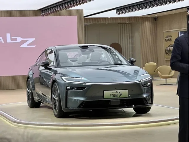 Toyota представила электрический седан bZ7 в духе Camry